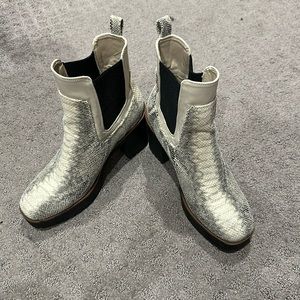Chinese laundry boots